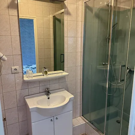 La Renaissance Hotel *